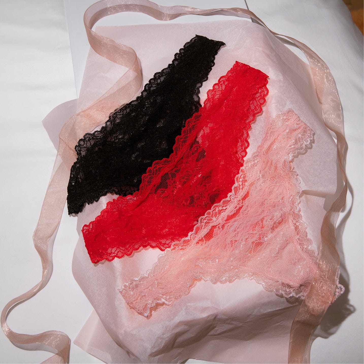 Effortless Lace Thong Cherie