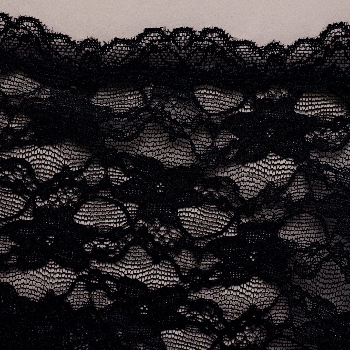 Effortless Lace Thong Black