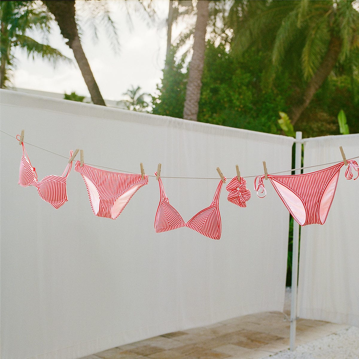 Lift Up Bikini Top Cabana (Riviera/White)
